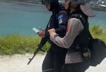 Polda Maluku Tambah Kekuatan untuk Mengatasi Konflik Antar Dua Desa di Kei Besar Foto: Anggota Brimob yang terkena panah saat mengamankan konflik di Maluku Tenggara, Maluku, Sabtu. Sumber : ANTARA/HO-Polda Maluku