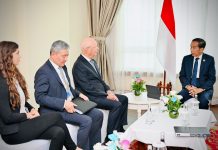 Presiden Jokowi Lakukan Pertemuan dengan WEF Profesor Klaus Schwab FOTO: Presiden Jokowi melakukan pertemuan dengan Executive Chairman World Economic Forum (WEF) Profesor Klaus Schwab di sela penyelenggaraan KTT ASEAN Kamboja, Sabtu (12/11/2022). (Foto: BPMI Setpres/Laily Rachev)