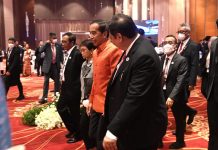 Presiden Jokowi Menghadiri Jamuan Makan Malam oleh PM Kamboja FOTO - Presiden Jokowi menghadiri jamuan makan malam oleh PM Kamboja Hun Sen di Chroy Changvar International Convention and Exhibition Centre (CCIC), Phnom Penh, Sabtu (12/11/2022). (Foto: BPMI Setpres/Kris)