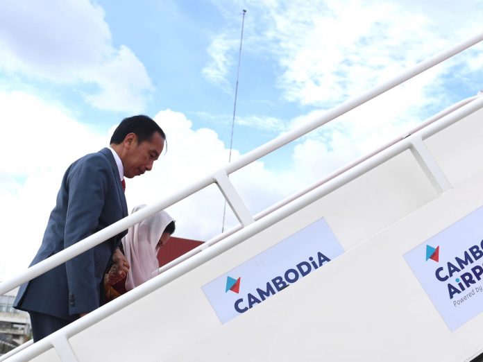 FOTO: Presiden Joko Widodo atau Jokowi mengakhiri kunjungan kerjanya di Phnom Penh, Kamboja kembali ke Tanah Air pada Minggu (13/11/2022) sore.