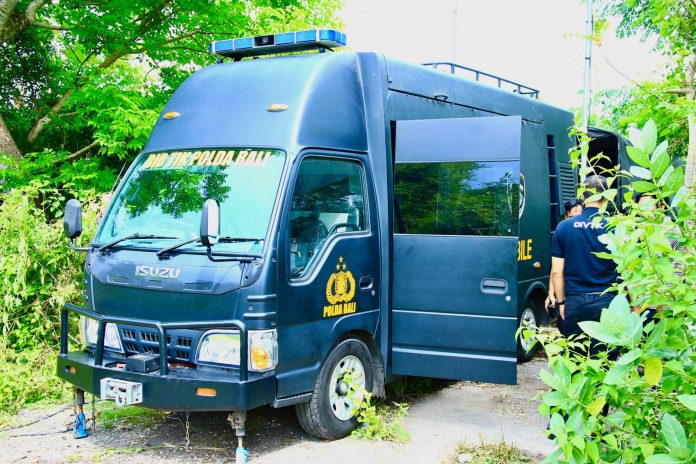 FOTO: Divisi Teknologi, Informasi dan Komunikasi (Div TIK) Polri menyiagakan mobil Repeater Mobile di titik-titik lokasi blank spot jaringan komunikasi radio (HT).