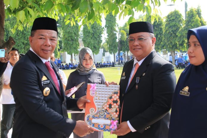 FOTO: Bupati Bulukumba Muchtar Ali Yusuf saat usai menghadiri peringatan HKN ke 58 tahun 2022 di halaman Kantor Bupati Senin 14 November 2022.