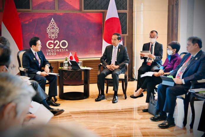 FOTO: Presiden Jokowi melakukan pertemuan bilateral dengan PM Jepang Fumio Kishida, di The Apurva Kempinski Bali, Senin (14/11/2022). (Foto: BPMI Setpres/Laily Rachev)