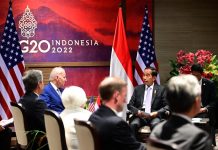 Jelang KTT G20, Presiden Jokowi Gelar Pertemuan Bilateral dengan Sejumlah Pemimpin Negara FOTO: Presiden Jokowi saat melakukan pertemuan bilateral dengan Presiden Amerika Serikat Joe Biden, Senin (14/11/2022), di Hotel The Apurva Kempinski. (Foto: BPMI Setpres/Muchlis Jr)