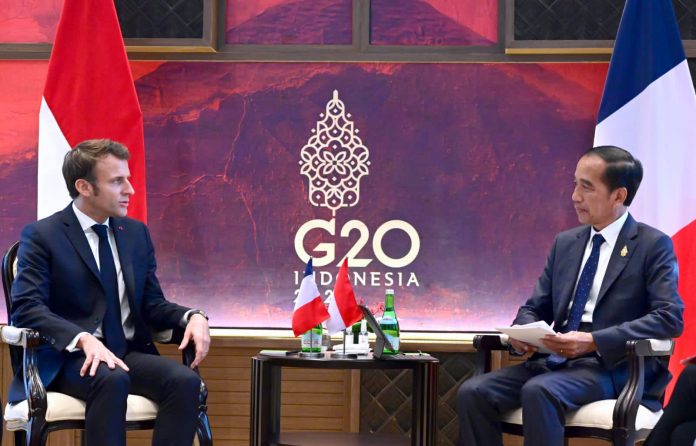 FOTO: Presiden Jokowi saat mengadakan pertemuan bilateral dengan Presiden Prancis, Emmanuel Macron, di sela-sela penyelenggaraan KTT G20, Selasa (15/11/2022). (Foto: BPMI Setpres/Muchlis Jr.)