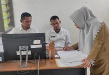 Layanan Adminduk Bikin Kantor Kecamatan Lebih Ramai FOTO: Pelayanan administrasi kependudukan (Adminduk) Pemkab Bulukumba disalah satu kantor kecamatan