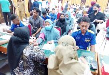 SMK KAL-1 Tanamkan Jiwa Sosial, Sumbangkan Darah Di Hari Jadi Provinsi Jawa Timur Ke-77 FOTO: 18 Guru dan Siswa SMK KAL-1 melaksanakan bakti sosial donor darah yang berlangsung di Gedung Sabha Nugraha Dinas Pendidikan Propinsi Jawa Timur, Selasa,(15/11/22)