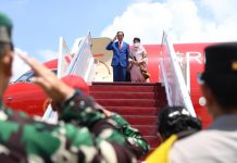 Presiden Jokowi dan Ibu Iriana Bertolak ke Thailand Hadiri APEC FOTO: Presiden Jokowi dan Ibu Iriana Joko Widodo bertolak menuju Bangkok, Thailand, Kamis (17/11/2022), untuk menghadiri KTT Kerja Sama Ekonomi Asia Pasifik (APEC) tahun 2022. (Foto: BPMI Setpres/Lukas)