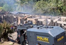 Si Jago Merah Lalap 6 Unit Rumdis Aspol Deplat Jayapura Foto: 6 Unit Rumah Aspol Deplat terbakar pada Kamis (17/11)/Ist