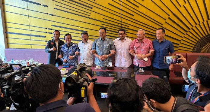 FOTO: Mantan Gubernur DKI Jakarta, Anies Rasyid Baswedan bertemu dengan Tim kecil bentukan Nasdem, Demokrat, dan PKS. Sabtu (19/11)