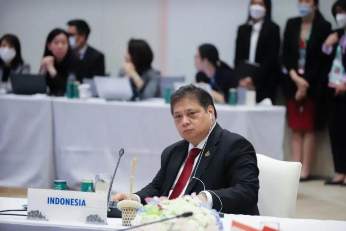 FOTO: Menteri Koordinator Bidang Perekonomian Indonesia, Dr. Ir. Airlangga Hartarto, M.B.A., M.M.T., IPU menghadiri APEC Economic Leaders’ Meeting (AELM) di Bangkok, Thailand. Sabtu (19/11)