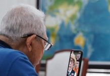 Wapres Sampaikan Dukacita Kepada Warga Cianjur, Perintahkan Aparat untuk Turun ke Lokasi Bencana FOTO: Wakil Presiden (Wapres) KH. Ma'ruf Amin saat berkomunikasi dengan Gubernur Jawa Barat Ridwan Kamil.