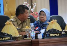Bupati Andi Utta Pimpin Rakor Evaluasi Pelaksanaan Vaksin PMK FOTO: Bupati Bulukumba saat memimpin Rapat Koordinasi (Rakor) Penyakit Mulut dan Kuku (PMK) di Aula Kantor Bappelitbangda, Selasa, 22 November 2022.