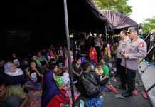 Kapolri Serap Aspirasi Masyarakat yang Jadi Korban Gempa Bumi Cianjur FOTO: Kapolri Jenderal Listyo Sigit Prabowo meninjau beberapa tenda pengungsian masyarakat yang menjadi korban bencana alam gempa bumi di Cianjur, Jawa Barat. Selasa, 22 November 2022.