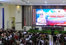 Polda Sulsel Gelar Pembinaan Tradisi Tiga Pilar FOTO: Kapolda Sulsel Irjen Pol Drs. Nana Sudjana AS, M.M Menghadiri Serta Membuka Acara Pembinaan Tradisi Tiga Pilar, yakni Bhabinkamtibmas, Babinsa, dan Lurah/Desa di Aula Mappaodang Polda Sulsel Rabu (23/11/22).