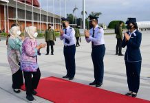 Ibu Iriana dan OASE KIM Kunjungan Kerja ke Provinsi Sumatra Selatan FOTO: bu Iriana Joko Widodo didampingi Ibu Wury Ma’ruf Amin bertolak menuju Provinsi Sumatra Selatan melalui Pangkalan TNI AU Halim Perdanakusuma, Jakarta, Kamis (24/11/2022). (Foto: Humas Setkab/Muchlis Jr)