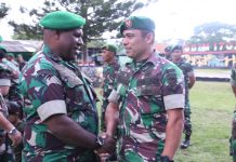 Kodim 1702/JWY, Gelar Upacara Corp Raport Pindah Satuan, Ini Pesan Dandim FOTO: Dandim 1702/JWY Letkol Cpn Athenius Murip, S.H.,M.H memimpin langsung upacara Corps Raport pindah satuan , di Lapangan Upacara Makodim 1702/Jayawijaya. Kamis (24/11/2022)