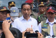 Presiden Jokowi Beri Keterangan Pers nya di Lokasi Bencana Gempa Cianjur FOTO: Presiden RI Joko Widodo (Jokowi) beri keterangan Pers nya saat kembali meninjau langsung sejumlah lokasi terdampak gempa bumi dalam kunjungannya ke Kabupaten Cianjur, Provinsi Jawa Barat, pada Kamis (24/11/2022).