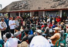 Pastikan Evakuasi Korban Gempa Berjalan Baik, Presiden Kembali ke Cianjur FOTO: Presiden Jokowi meninjau lokasi terdampak gempa di Jalan Mangunkerta, Kecamatan Cugenang, Kabupaten Cianjur, Kamis (24/11/2022) pagi. (Foto: BPMI Setpres/Laily Rachev)