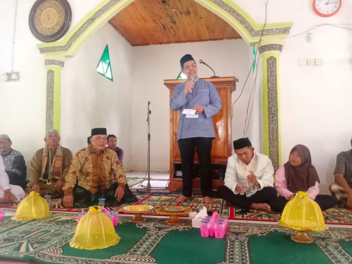 FOTO: Wakil Bupati Bulukumba, Andi Edy Manaf, menghadiri maulid Nabi Muhammad SAW, di Desa Benteng Gantarang dan Desa Gattareng yang wilayahnya masih di Kecamatan Gantarang, Kabupaten Bulukumba, Jumat, 25 November 2022.