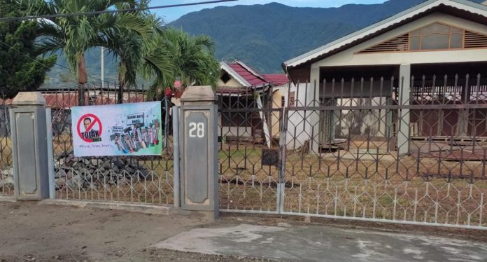 FOTO: Spanduk-spanduk bertuliskan Tolak Anies di Munas Kahmi dan Munas Tanpa Anies terus bertebaran di beberapa lokasi di kota Palu, Jumat (25/11/2022).