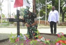 Kesultanan Tidore Dukung Usulan Komandan Korem 172/PWY Ramses Ohee Jadi Pahlawan Nasional FOTO: Komandan Korem 172/PWY Brigjen TNI J.O. Sembiring saat lakukan ziarah kubur ke tokoh pejuang Pepera (Penentuan Pendapat Rakyat) 1969 Ramses Ohee.
