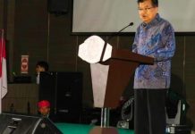 JK Berharap ada Anggota KAHMI Jadi Presiden, Jokowi Beri Kode Rambut Putih Ketua Majelis Etik Korps Alumni Himpunan Mahasiswa Islam (KAHMI), Jusuf Kalla (JK) saat memberikan sambutan pada acara gala dinner Munas KAHMI ke 11 di Ballroom Best Western Hotel, Palu, Sulawesi Tengah, Kamis, 24 November 2022, malam. (Foto: Tim Media JK)