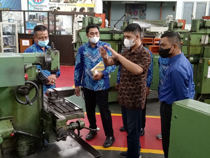 FOTO: Sekolah Menengah Kejuruan Khusus Angkatan Laut SMK KAL-1 saat lakukan studi tiru di SMK Khatolik ST Mikael Surakarta Jumat (25/11/22)