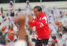 Elit Partai Demokrat Singgung Pidato Presiden di GBK FOTO: Presiden Joko Widodo menyapa relawan saat menghadiri acara Gerakan Nusantara Bersatu: Satu Komando Untuk Indonesia di Stadion Utama Gelora Bung Karno, Jakarta, Sabtu (26/11/2022)/Net