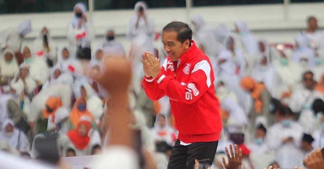 FOTO: Relawan pendukung Presiden Jokowi memenuhi Stadion Gelora Bung Karno, Senayan, Jakarta Pusat, Sabtu (26/11/2022). (Foto: Inilah.com/Diana Rizky)