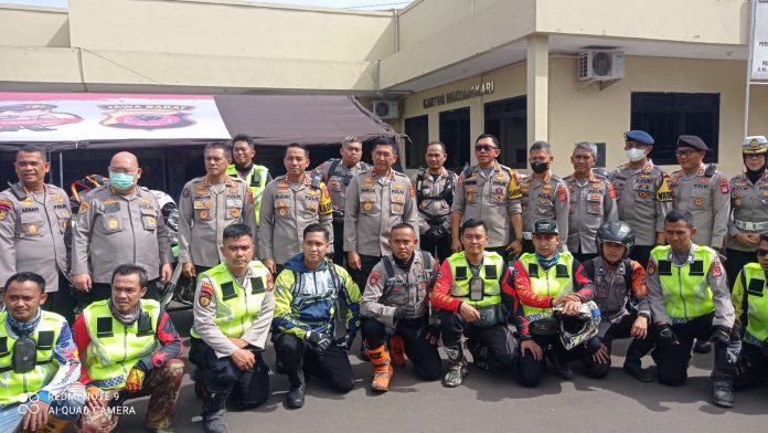 FOTO: Sebanyak 32 personel dan 32 sepeda motor trail membawa bantuan untuk korban gempa yang tidak terjangkau oleh mobil. Minggu (27/11/2022).