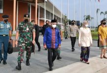 Wapres Ma’ruf Amin Lakukan Kunjungan Kerja ke Empat Provinsi di Papua FOTO: Wapres dan Ibu Wury Ma’ruf Amin sebelum bertolak ke Papua, Senin (28/11/2022). (Foto: BPMI Setwapres)