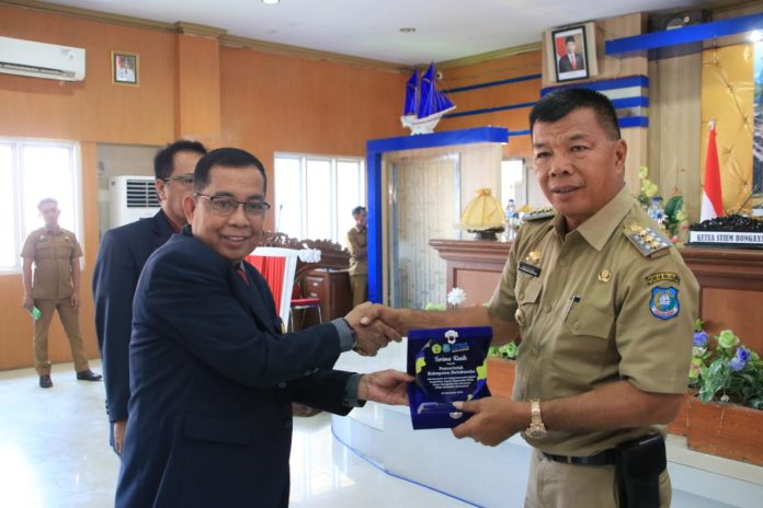 FOTO: Bupati Muchtar Ali Yusuf saat Panitia Pelaksana Kegiatan Pengabdian Kepada Masyarakat (PKM) Dr. Hardiani Ali Yusuf di Kabupaten Bulukumba.