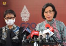 Menkeu Beberkan Tindak Lanjut Tiga Agenda Prioritas Presidensi G20 Indonesia FOTO: Menkeu Sri Mulyani dan Menlu Retno Marsudi memberikan keterangan pers usai Ratas mengenai Evaluasi Pelaksanaan KTT G20, di Jakarta, Senin (28/11/2022) siang. (Foto: Humas Setkab/Agung)