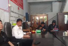 Kisruh Penggantian Sekprov Sulsel, MAPJ Nilai Cacat Administrasi FOTO: LSM Masyarakat Anti Penyalahgunaan Jabatan (MAPJ) saat menggelar jumpa pers. Senin (28/11)