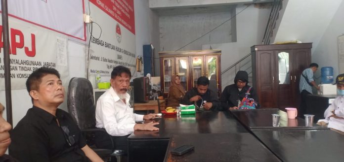 FOTO: LSM Masyarakat Anti Penyalahgunaan Jabatan (MAPJ) saat menggelar jumpa pers. Senin (28/11)