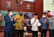 Wapres Ajak MRP, DPRP dan Pemda Perkuat Kolaborasi Majukan Kesejahteraan Papua Wapres saat meresmikan Kantor Sekretariat BPP, Selasa (29/11/2022), di Jayapura, Papua. (Foto: BPMI Setwapres/UN)