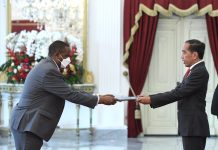 Presiden Jokowi Terima Surat Kepercayaan Enam Dubes Negara Sahabat FOTO: Presiden Jokowi saat menerima surat kepercayaan dari dubes LBBP negara sahabat, di Istana Merdeka, Jakarta, Kamis (01/12/2022). (Foto: BPMI Setpres)