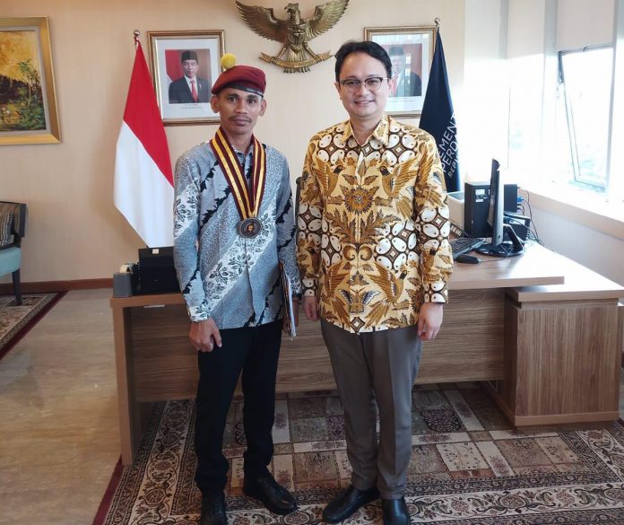 FOTO: Kiri Ketua Umum PP PMKRI Pusat, Periode 2022-2024, Thomas Aquinas saat menemui Wakil Menteri Perdagangan Republik Indonesia Dr. Jerry Sambuaga.