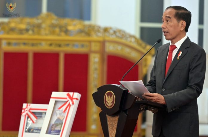 FOTO: Presiden Joko Widodo saat memberikan arahnya saat penyerahan Daftar Isian Pelaksanaan Anggaran (DIPA) dan Buku Daftar Alokasi Transfer ke Daerah Tahun Anggaran 2023, di Istana Negara, Provinsi DKI Jakarta, 1 Desember 2022