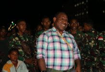 Dandim 1702/JWY Ajak Masyarakat Doa Bersama Sambut Natal Dan HUT Kota Wamena FOTO: Dandim 1702/JWY Letkol Cpn Athenius Murip, S.H.,M.H menghadiri acara Doa Bersama dalam rangka hari Jadi Kota Wamena yang ke 66 dan untuk menyambut natal 2022 bertempat di Tugu Salib Wio Silimo Kota Wamena. (30/11/2022)