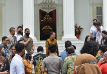 Presiden Ungkap Potensi Besar Indonesia untuk Kembangkan Ekosistem Kendaraan Listrik FOTO: Presiden Jokowi bersama peserta Kompas100 CEO Forum Tahun 2022, di di Halaman Istana Merdeka, Jakarta, Jumat (02/12/2022) pagi. (Foto: Humas Setkab/Oji)