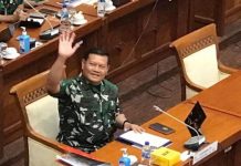 Usai dari Komisi I DPR RI, KSAL Jalan Kaki Menuju Rumah Dinas FOTO: Kepala Staf Angkatan Laut (KSAL) Laksamana Yudo Margono saat menjalani fit and proper test di Komisi I DPR RI sebagai calon Panglima TNI. Jumat (2/12/2022)