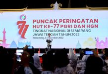 Di HUT Ke 77, Ketum PGRI Singgung Nasib Guru yang Terjebak Pinjaman Online FOTO: Presiden Joko Widodo atau Jokowi menghadiri acara Puncak Peringatan HUT Ke-77 Persatuan Guru Republik Indonesia (PGRI) dan Hari Guru Nasional (HGN) Tahun 2022, di Marina Convention Center (MCC), Kota Semarang, Jawa Tengah.