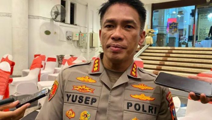 FOTO: Kombes Pol Akhmad Yusep Gunawan Kapolrestabes Surabaya saat doorstop bersama awak media usai patroli gabungan Minggu dini hari (4/12/2022). Foto: Meilita suarasurabaya.net