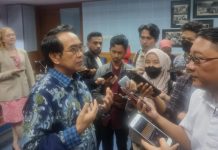 Unhas Kolaborasi Ilmuan Dunia Asal Australia, Kembangkan Potensi Strategis di Sulsel FOTO: Rektor Unhas, Prof. Dr. Jamaluddin Jompa saat ditemui awak media di Makassar.