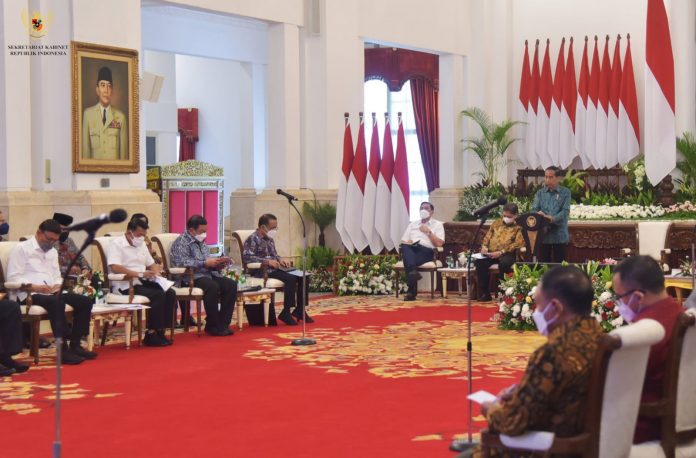 FOTO: Presiden Jokowi memberikan pengantar pada Sidang Kabinet Paripurna (SKP), Selasa (6/12/2022), di Istana Negara, Jakarta. (Foto: Humas Setkab/Agung)