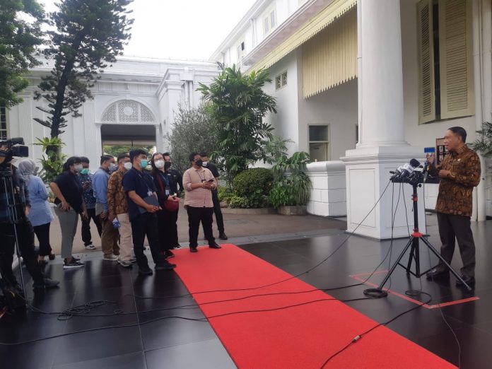 FOTO: Menteri Pemuda dan Olahraga (Menpora) Zainudin Amali memberikan keterangan pers, Selasa (06/12/2022) sore, di Kompleks Istana Kepresidenan, Jakarta. (Foto: Humas Setkab)