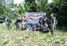 Prajurit Bima Sakti Bergotong Royong Bersama Masyarakat Ciptakan Lingkungan Sehat FOTO: Satgas Pamtas Yonif 132/BS Pos Km.76 mengadakan kegiatan karya bhakti bersama masyarakat Ds.Uskuar, Distrik Mannem, Kab.Keerom, Provinsi Papua. Pada hari Selasa (6/12).