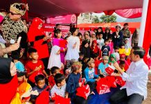 Presiden Tinjau Posko Bencana Gempa Bumi BIN di Desa Cijedil FOTO: Presiden Jokowi berbincang dengan para korban bencana gempa bumi di posko BIN, Desa Cijedil, Kecamatan Cugenang, Kabupaten Cianjur, Provinsi Jawa Barat, pada Kamis (08/12/2022). (Foto: BPMI Setpres/Laily Rachev)